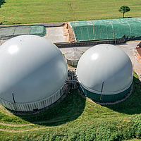Gasopslagtank met dubbel membraan, Cogatec, diameter 22,50 m & 31 m, volumes 2.450 m³ & 6.700 m³