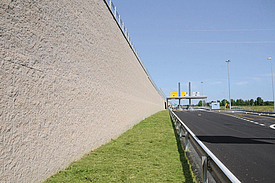 Flexibel gebruik langs de snelweg: Fortrac blok met betonblokken
