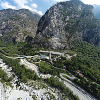 Vista aerea del vallo paramassi assieme al Santuario dopo il completamento dei lavori 