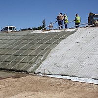 Plaatsen van de betonvulling in het Incomat Flex Panel