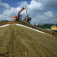 Huidige bouwmaatregel: Geotextiel wordt gelegd voor veilige grondwaterbescherming