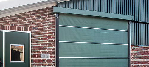 Lubratec® Deuren - Stabitor sectionaaldeur - Betrouwbare oplossing voor dagelijkse doorgang van grote voertuigen Lubratec Stabitor - sectionaaldeur voor intensief gebruik en hoge belastbaarheid