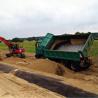 Actieve bouwplaats van een dam