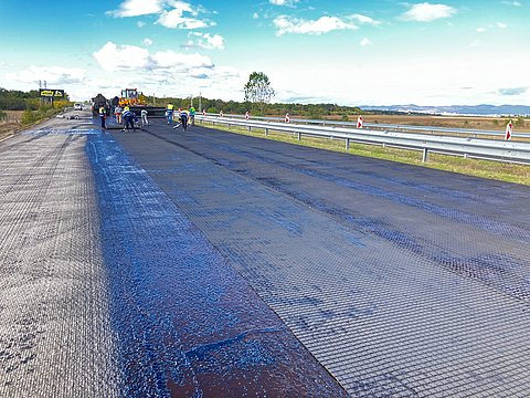 Verlegung von HaTelit durch Mensch und Maschine