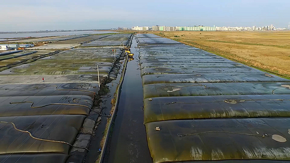 Aanpasbare slibvulling met SoilTain ontwateringsslangen Flexibele vulhoeveelheid met SoilTain ontwateringsslangen