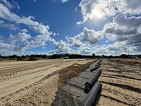 Installatie van het Basetrac Grid geogrid op slappe ondergrond