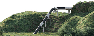 Leidingbescherming met Fortrac 3D geogrids Flexibele geogrid structuur absorbeert rijkrachten en voorkomt dat de helling wegglijdt om ervoor te zorgen dat de pijpleiding wordt beschermd