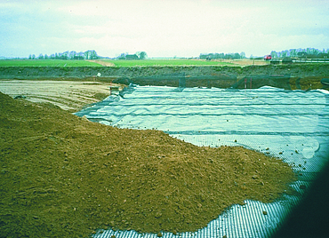 On a building site, Fortrac is covered in earth