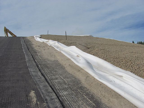 Different stages in the installation of clay sealing membranes