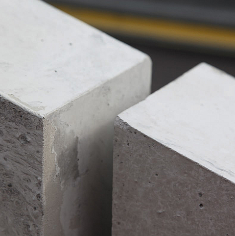 Prefab betonplaat met koppelelement - Huesker bouwpakket